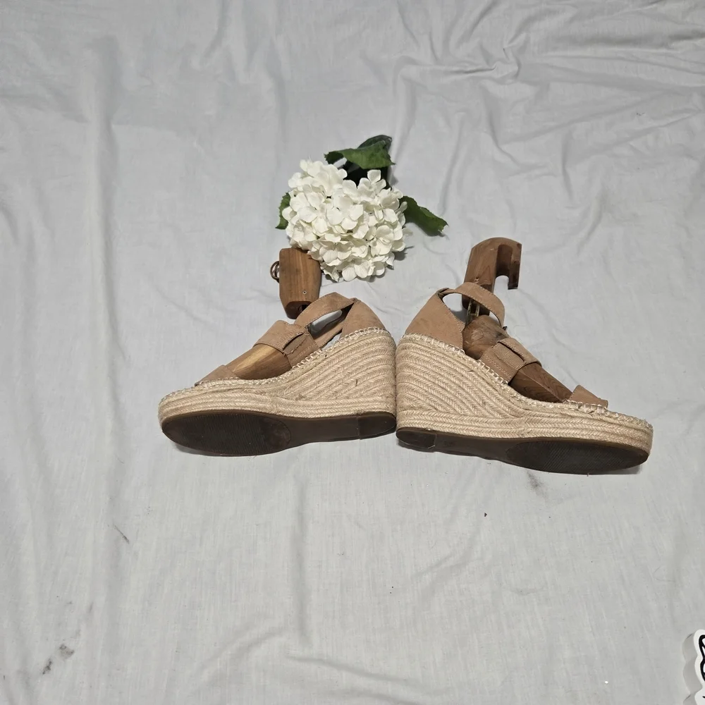 INC International Concepts Brown Platform Sandals 369